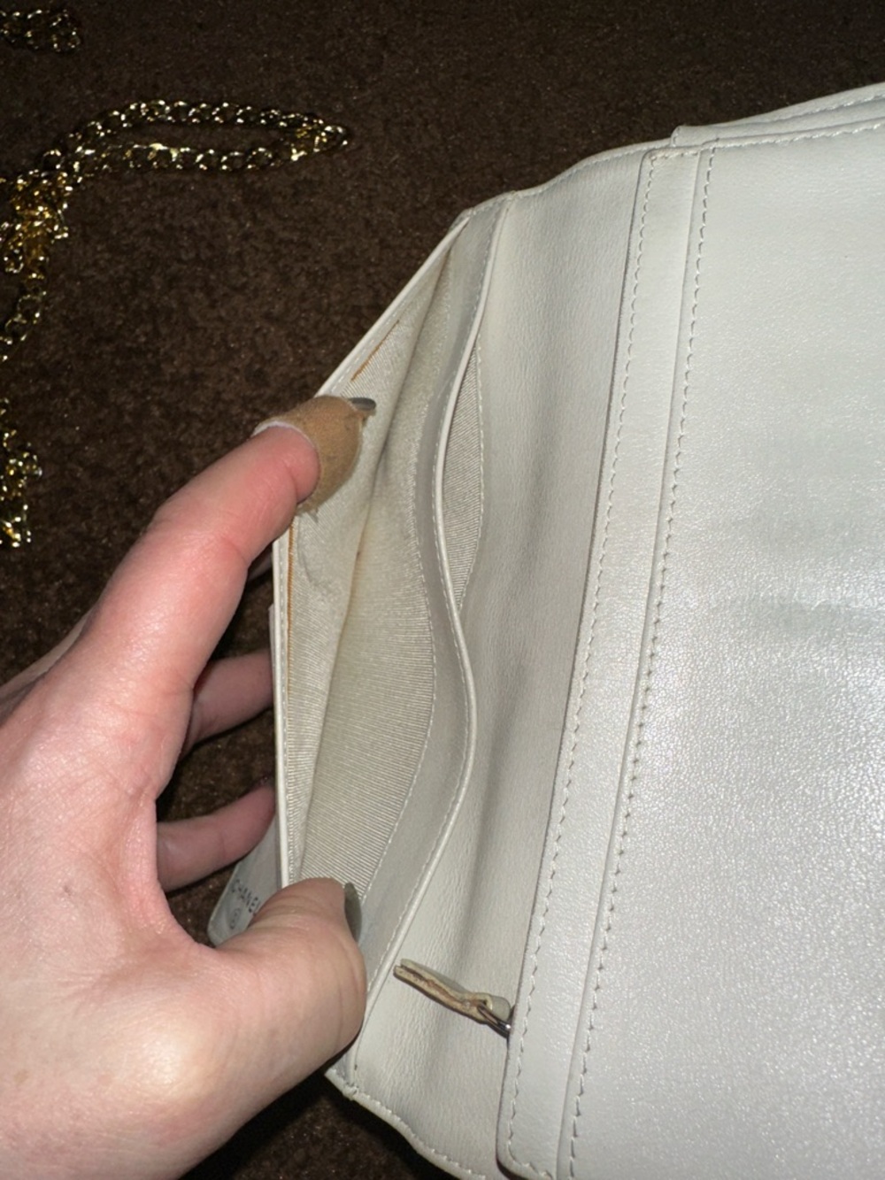 CHANEL Oatmeal white family shade. Quilted CC Logo Wallet - Picture 9 of 16
